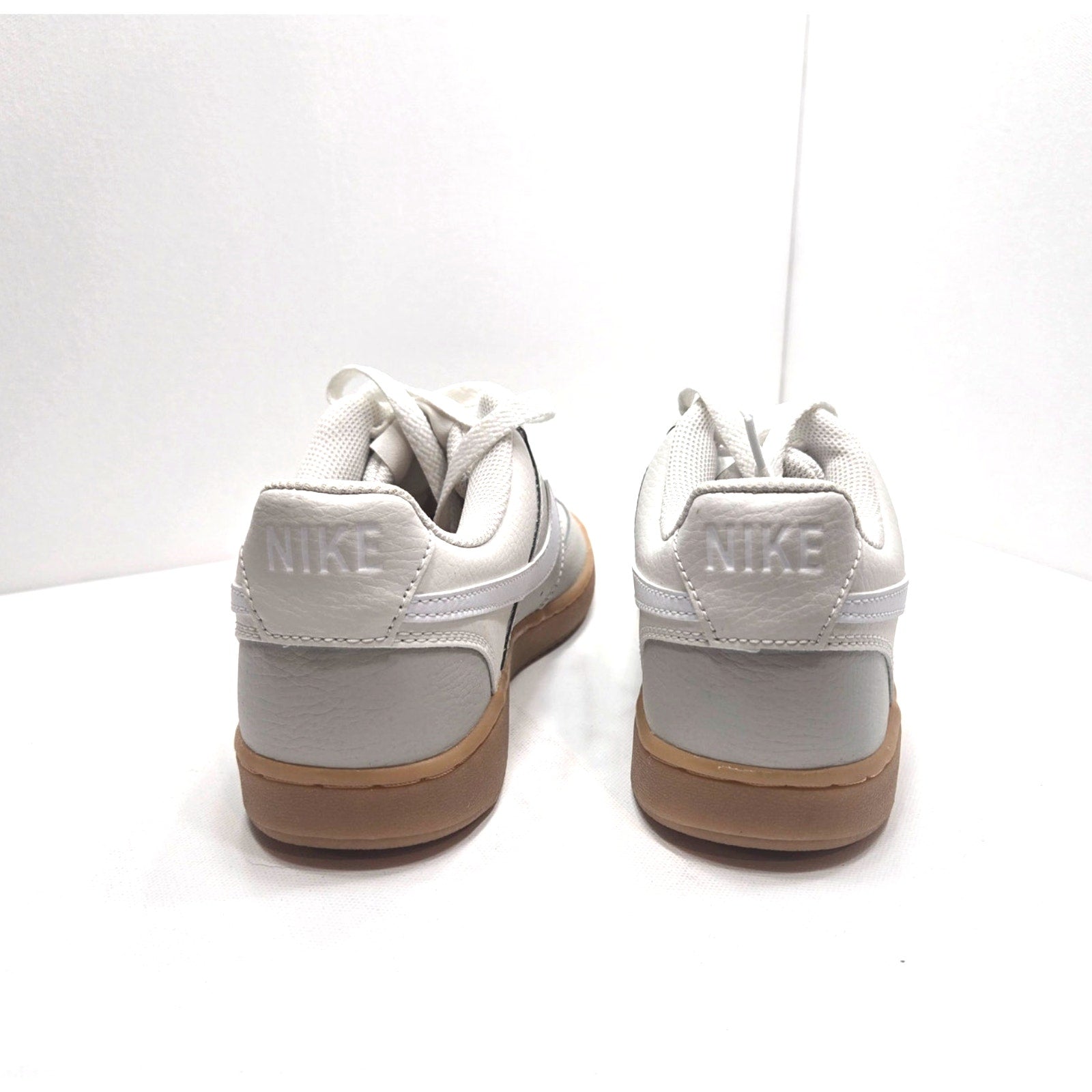 NIKE COURT VISION LO - WOMENS SIZE 7.5