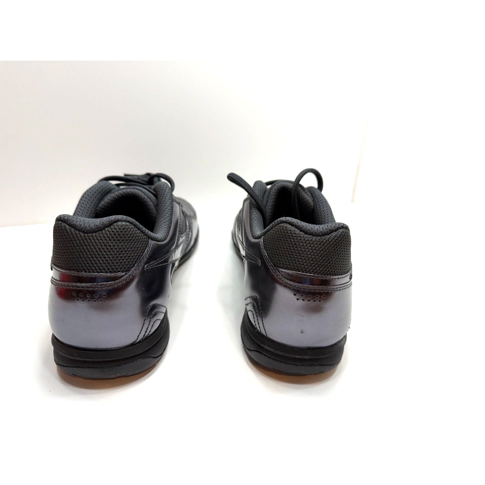 NIKE GATO LV8 - MENS SIZE 10.5