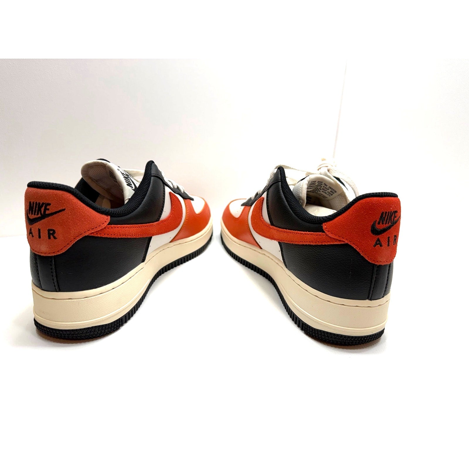 AIR FORCE 1 '07 LV8 - MENS SIZE 9