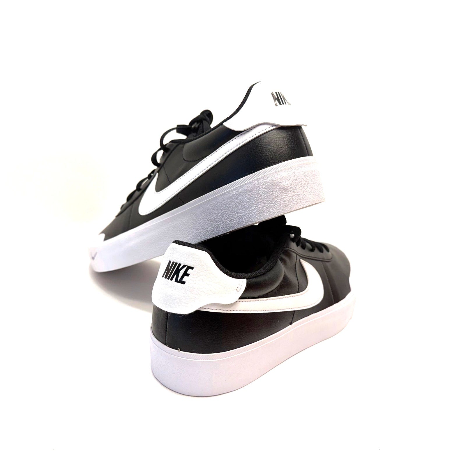 NIKE COURT SHOT - MENS SIZE 11.5