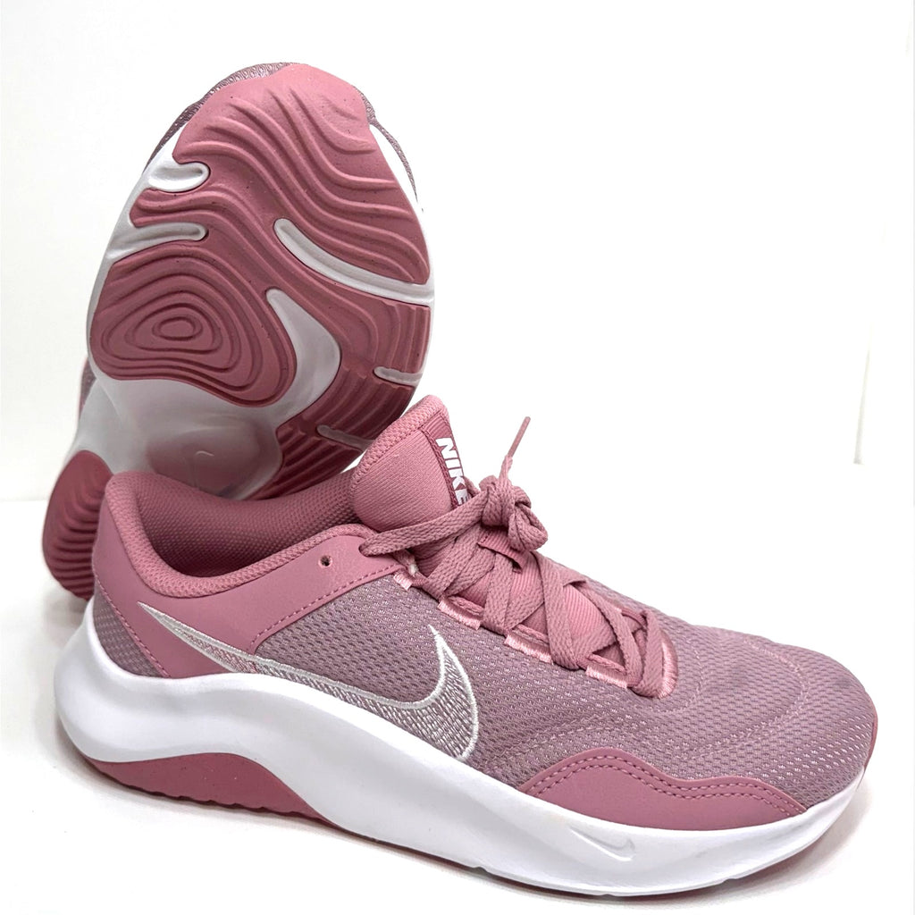 W NIKE LEGEND ESSENTIALS 3 - WOMENS SIZE 8.5