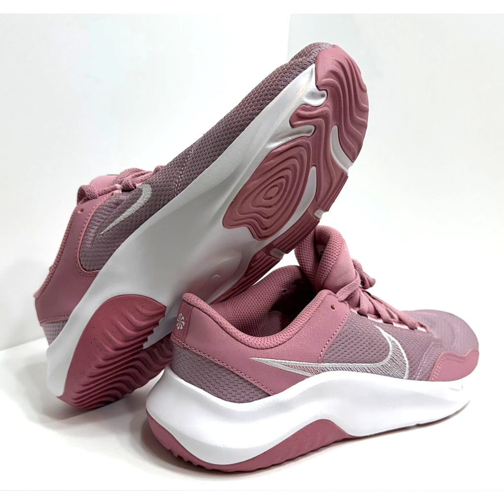 W NIKE LEGEND ESSENTIALS 3 - WOMENS SIZE 8.5