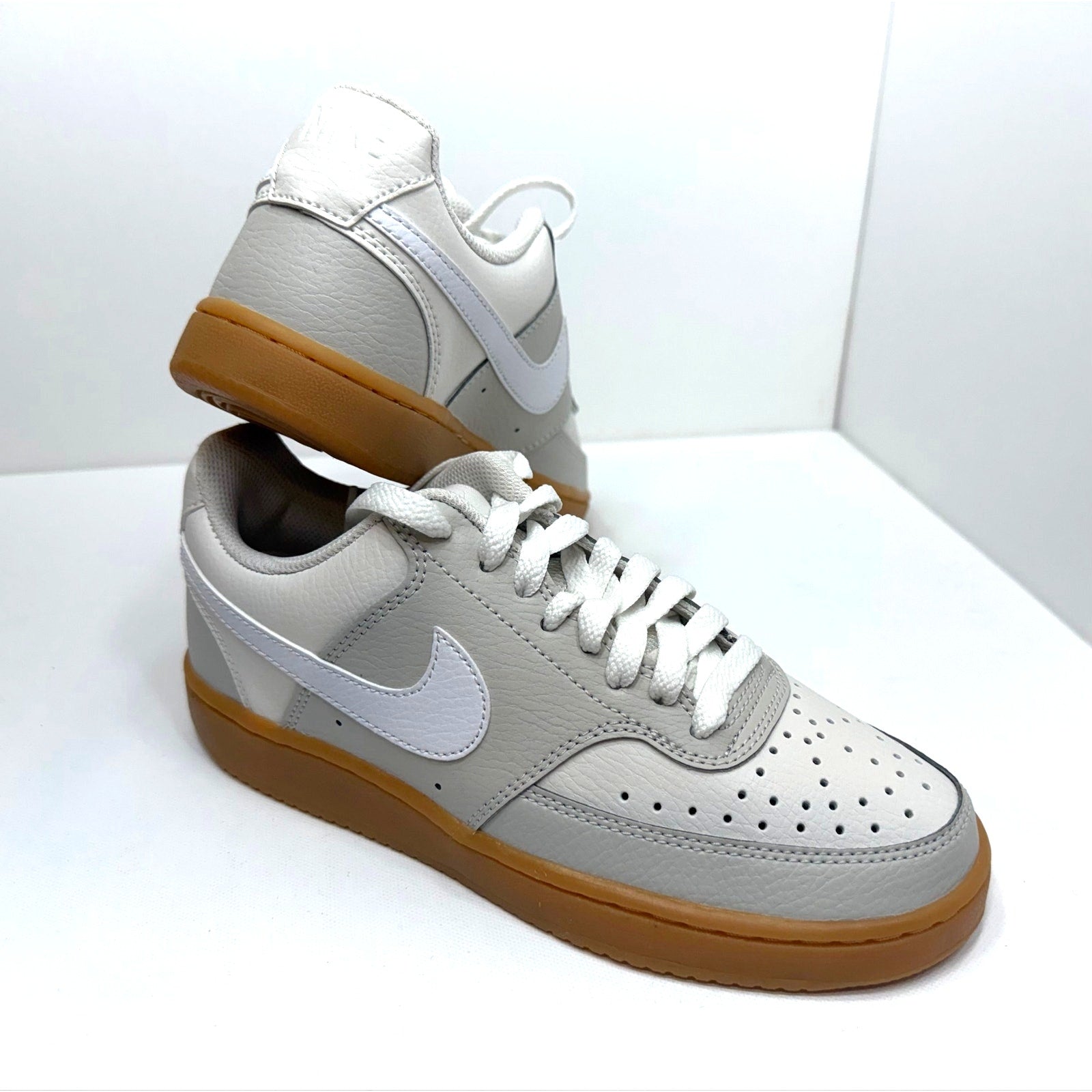 W NIKE COURT VISION LO - WOMENS SIZE 6