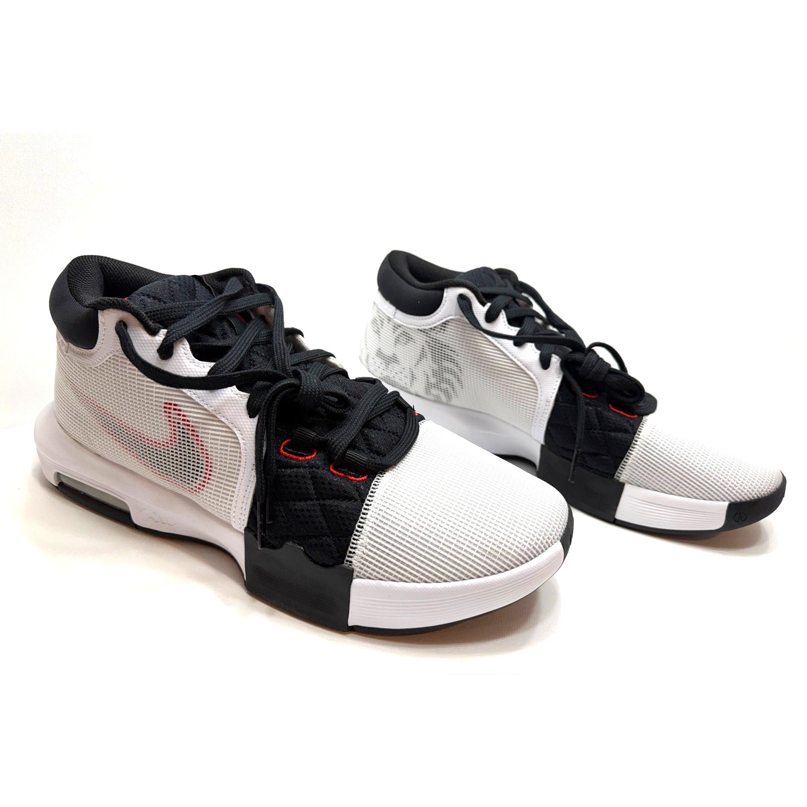 LEBRON WITNESS VIII - MENS SIZE 11.5