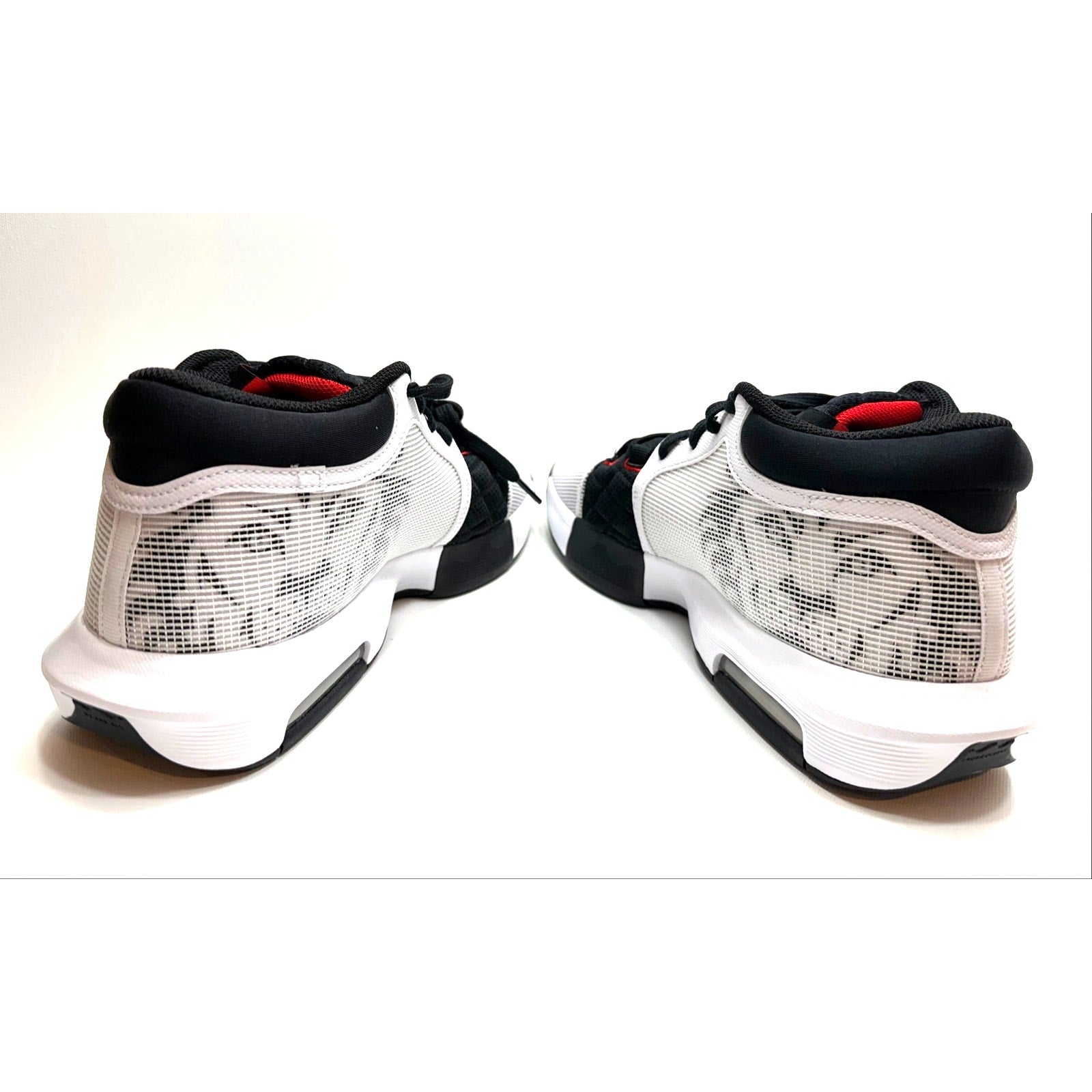 LEBRON WITNESS VIII - MENS SIZE 11.5