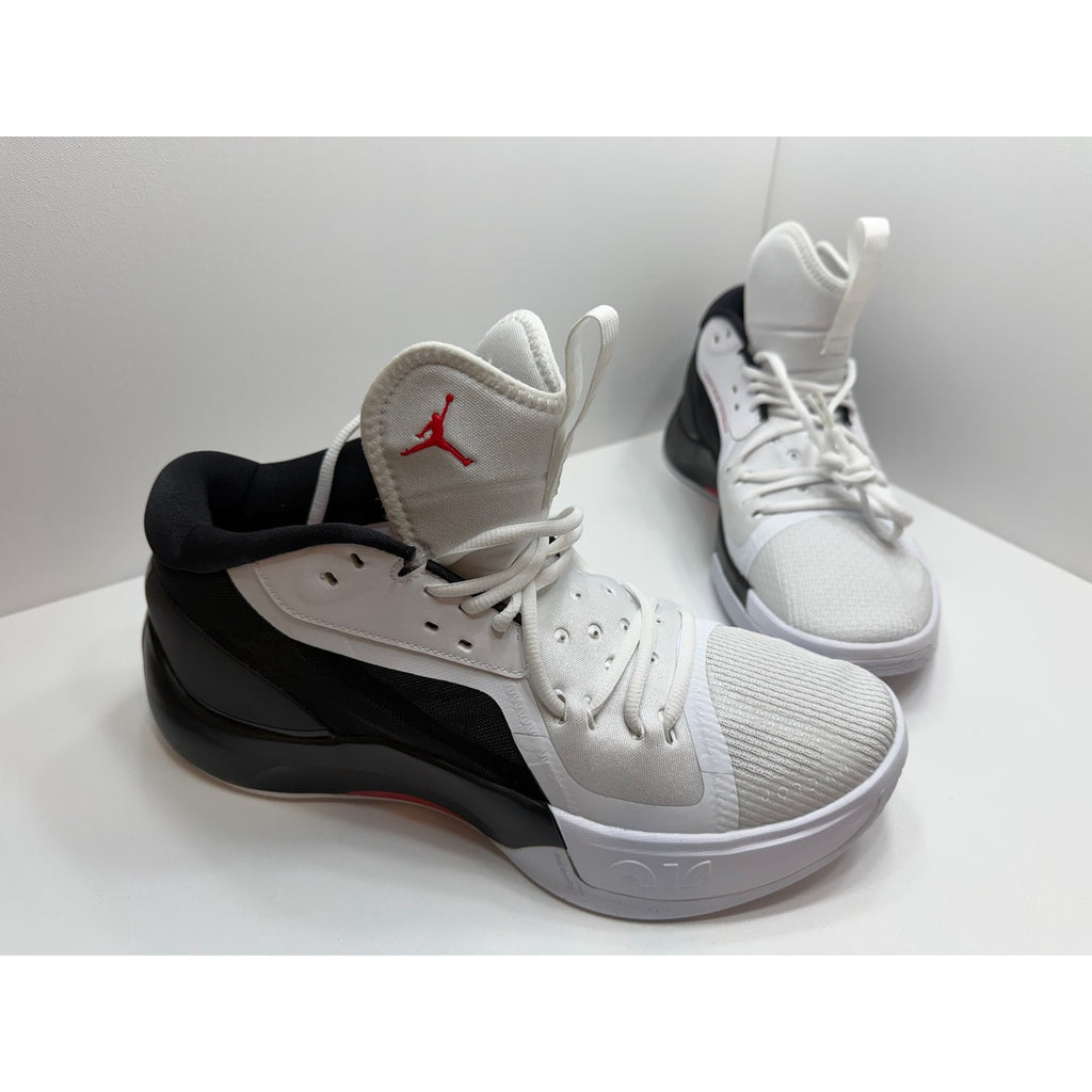 LEBRON WITNESS VIII - MENS SIZE 11.5