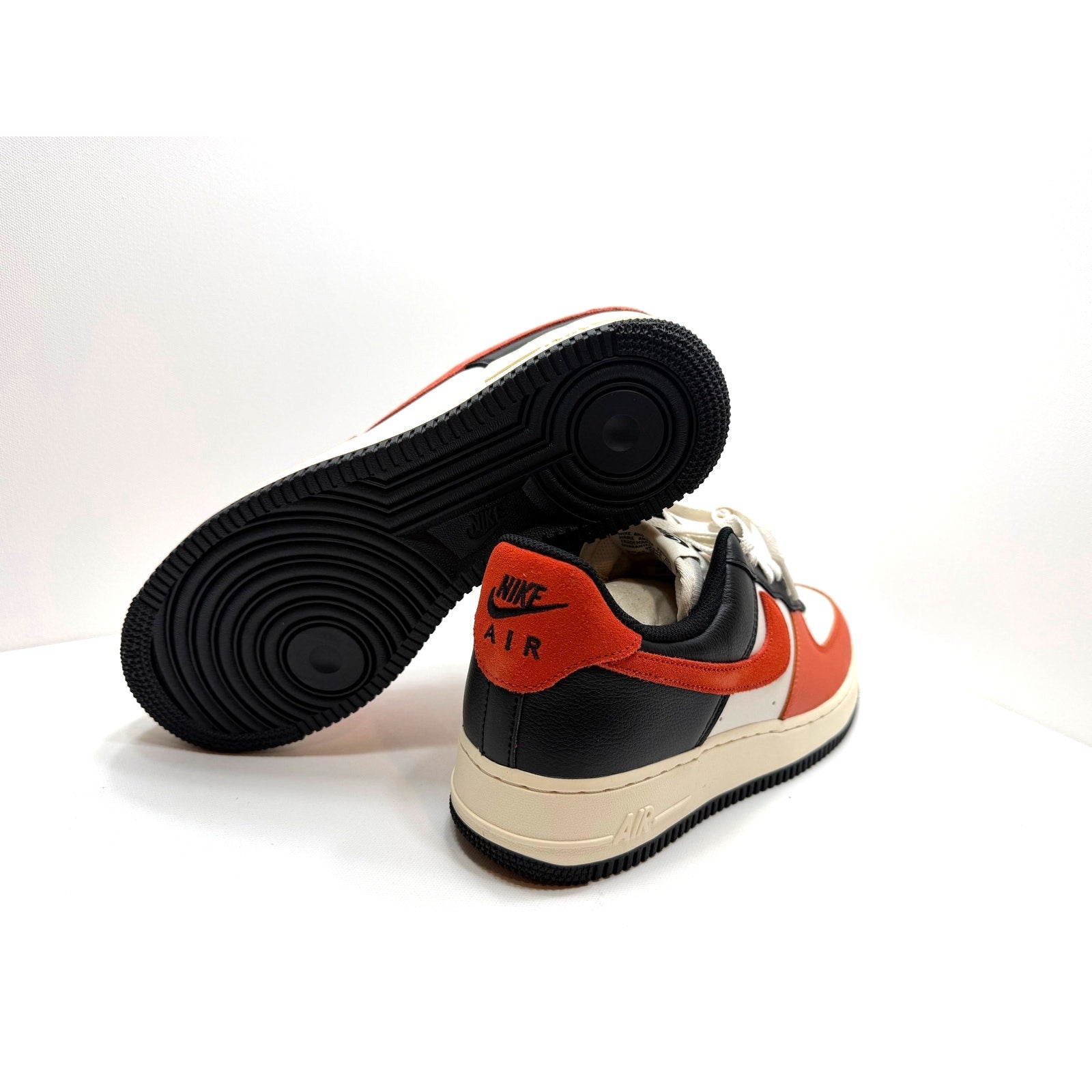 AIR FORCE 1 '07 LV8 - MENS SIZE 9