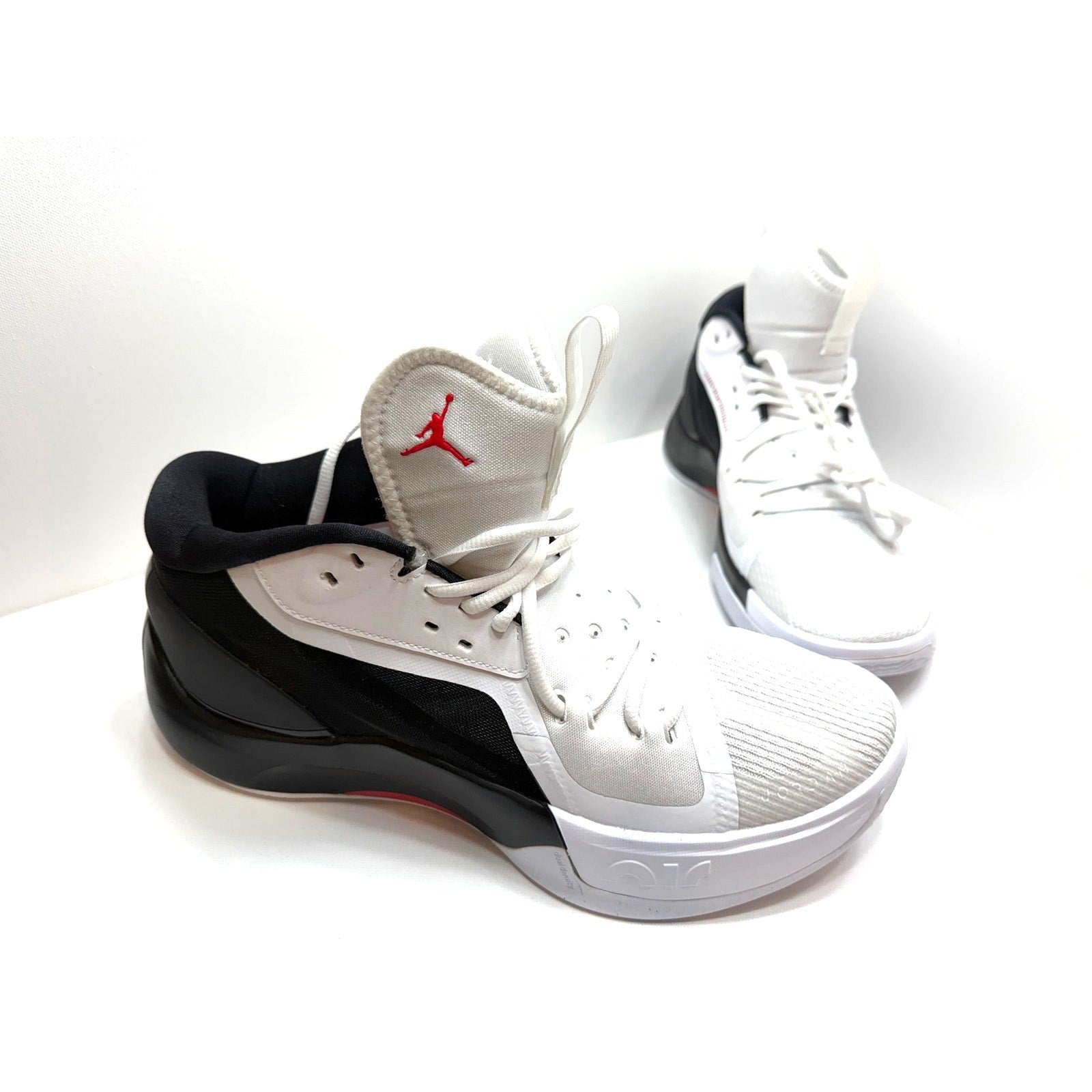 JORDAN ZOOM SEPARATE - MENS SIZE 11.5