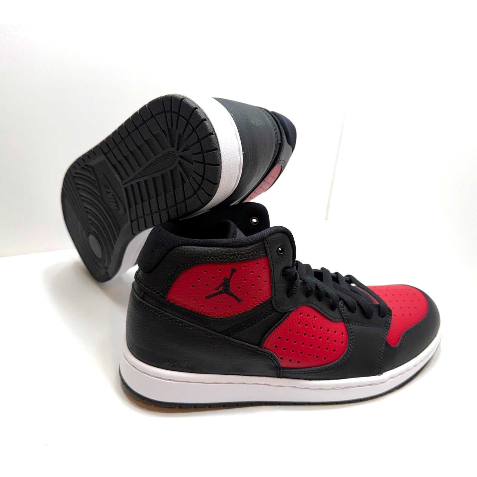 JORDAN ACCESS “BRED TOE” - MENS SIZE 11.5