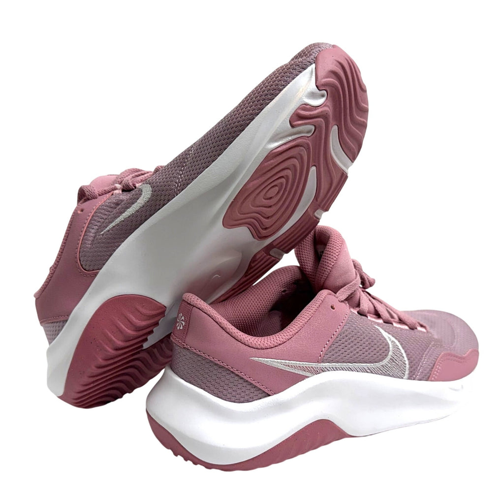 W NIKE LEGEND ESSENTIALS 3 NN SIZE 8.5