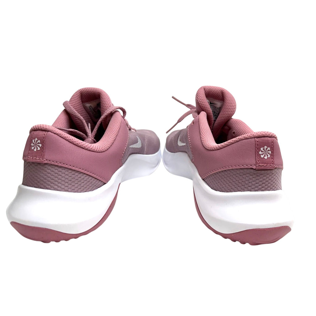 W NIKE LEGEND ESSENTIALS 3 NN SIZE 8.5