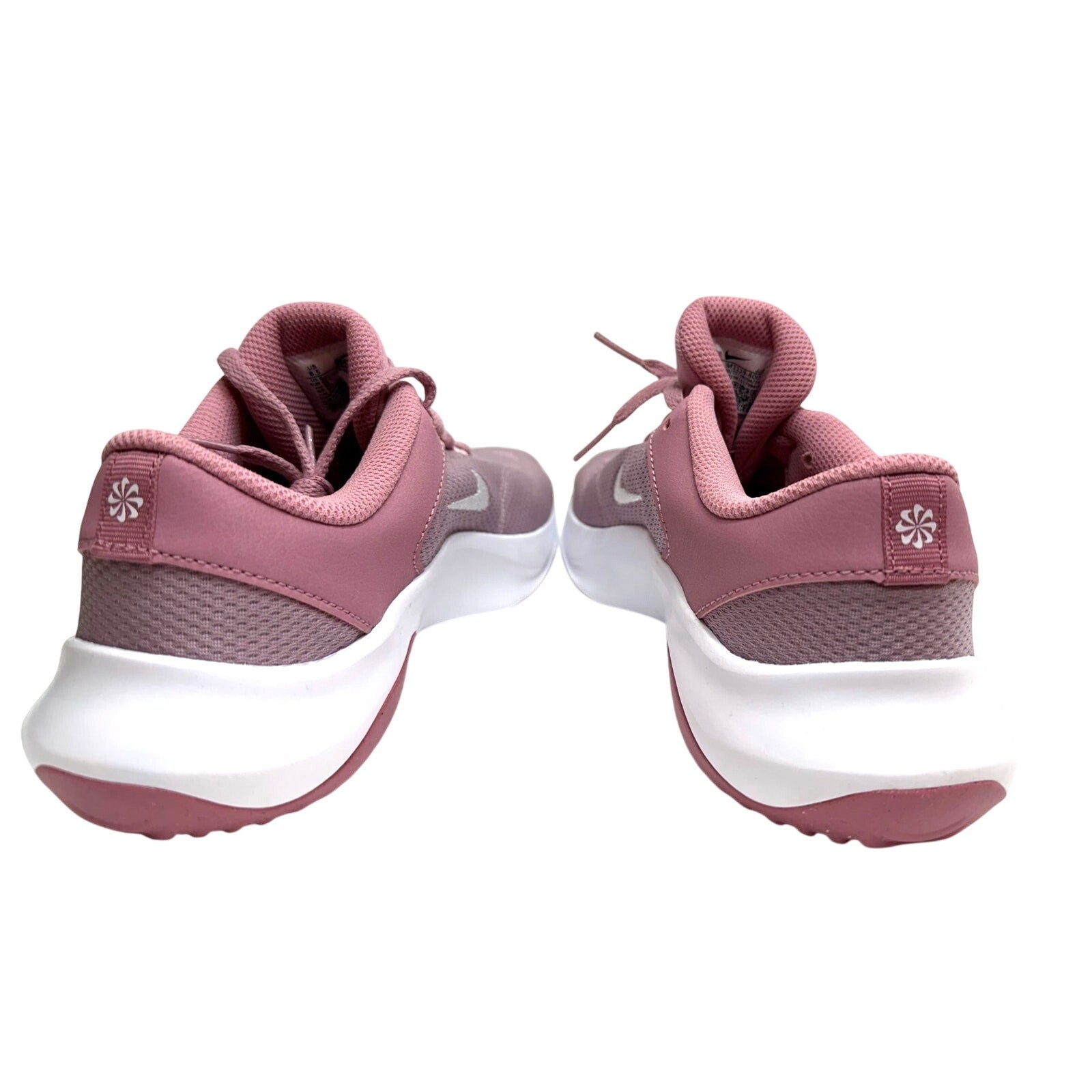 W NIKE LEGEND ESSENTIALS 3 NN SIZE 8.5