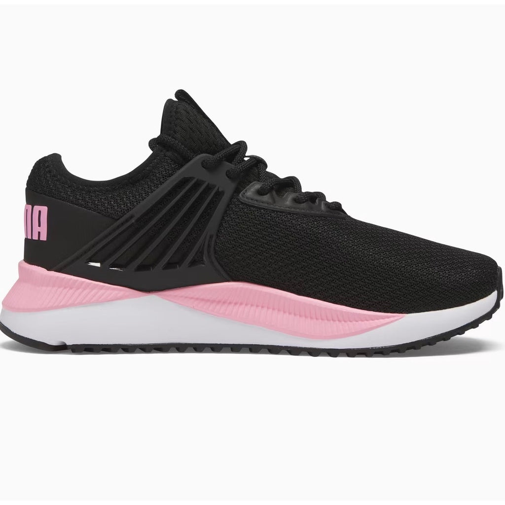 PUMA PACER FUTURE WIDE WOMENS SIZE 6
