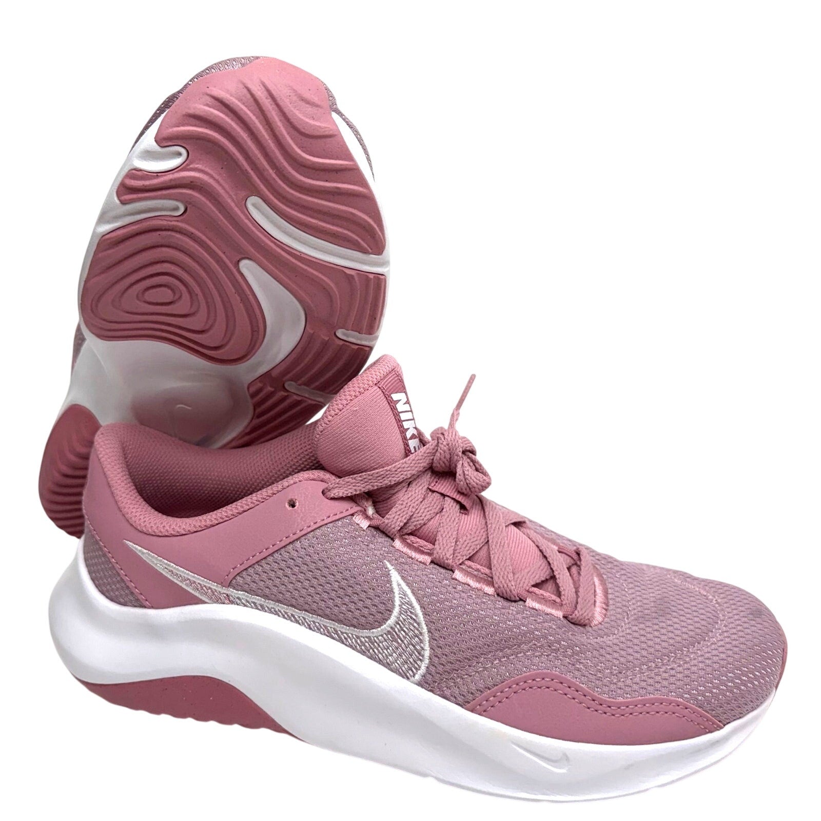 W NIKE LEGEND ESSENTIALS 3 NN SIZE 8.5
