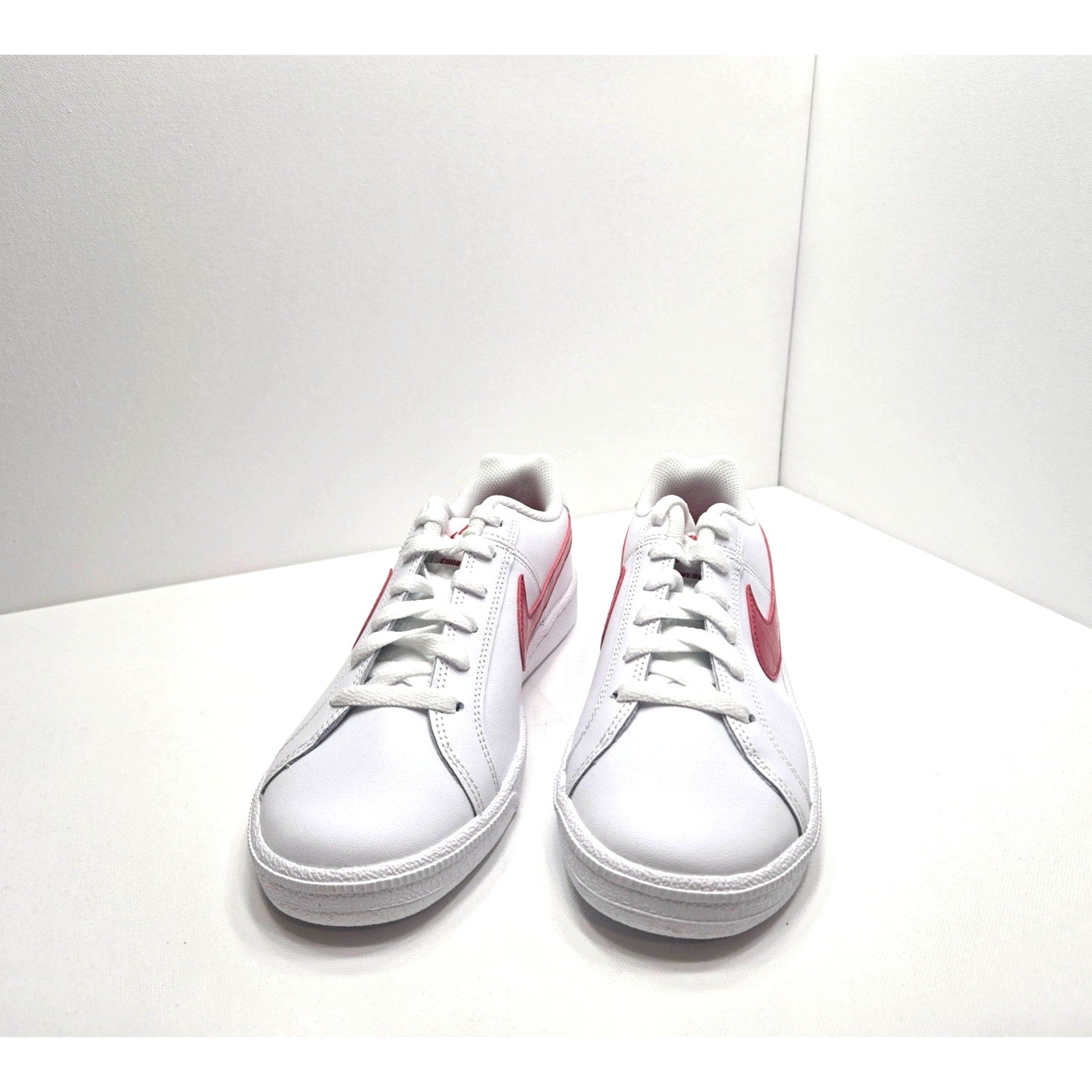 NIKE COURT ROYALE - WOMENS SIZE 8