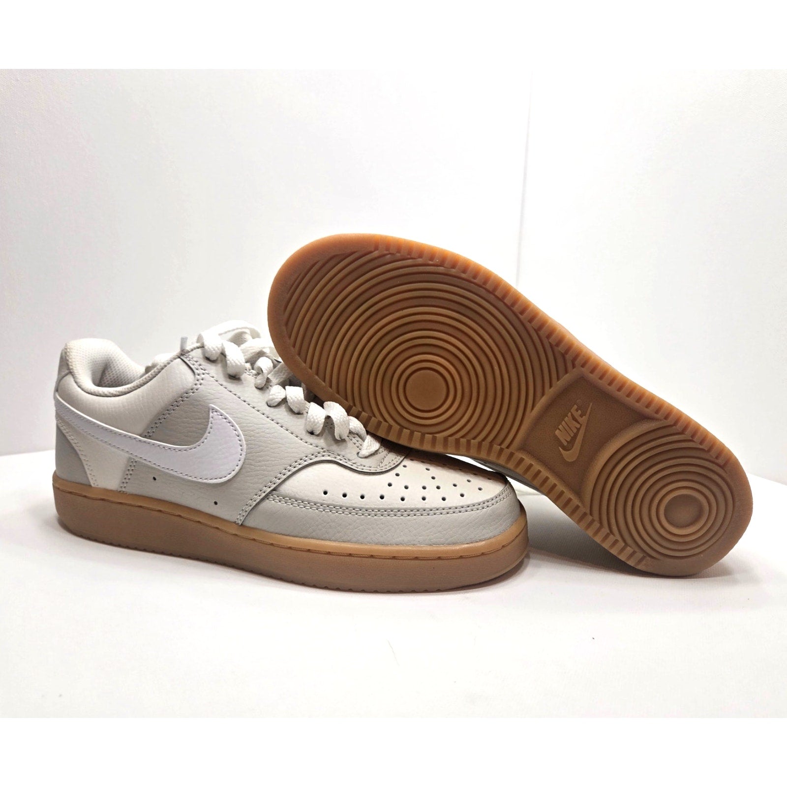 NIKE COURT VISION LO - WOMENS SIZE 7.5