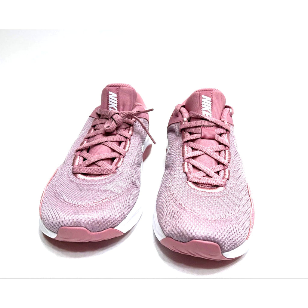 W NIKE LEGEND ESSENTIALS 3 - WOMENS SIZE 8.5