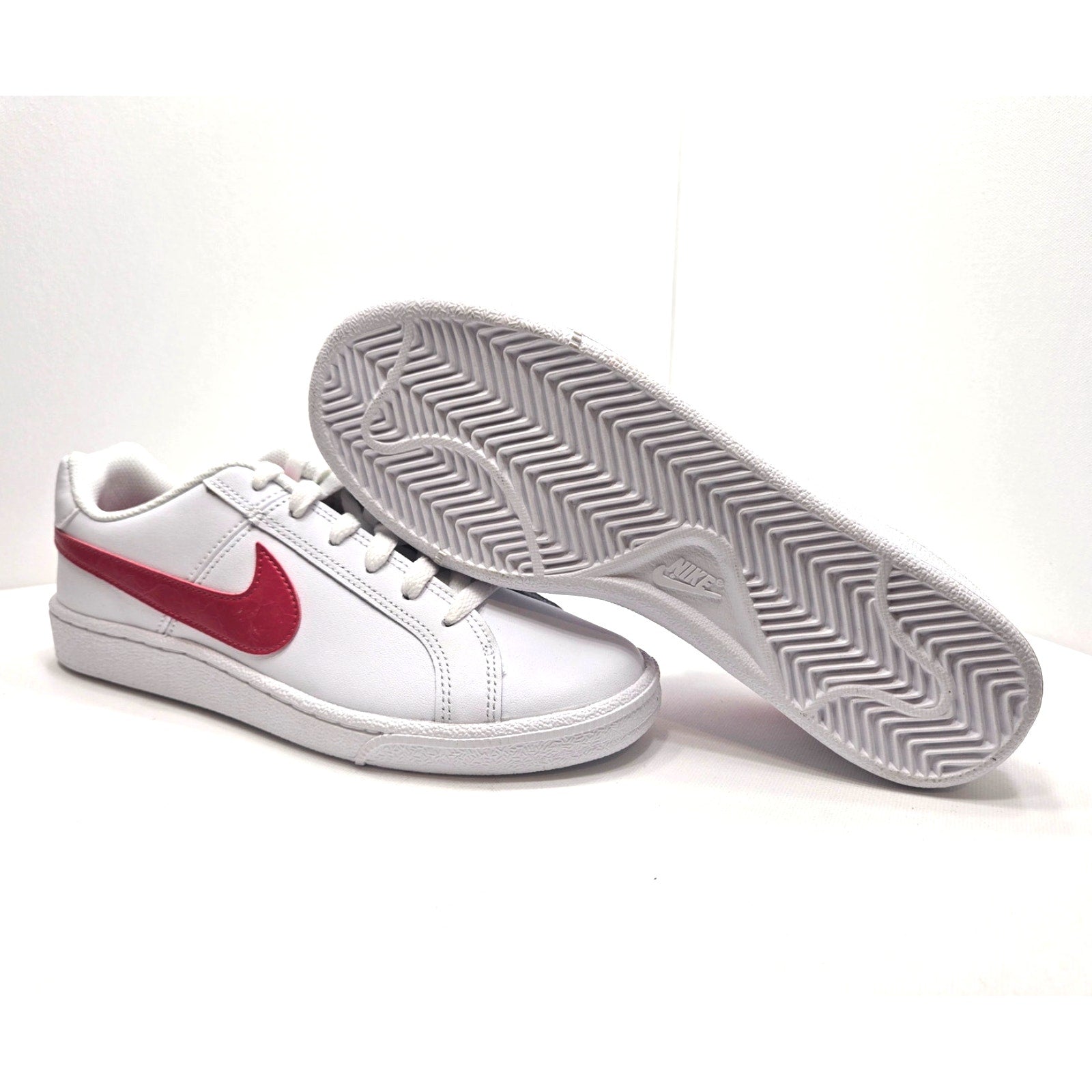 NIKE COURT ROYALE - WOMENS SIZE 8