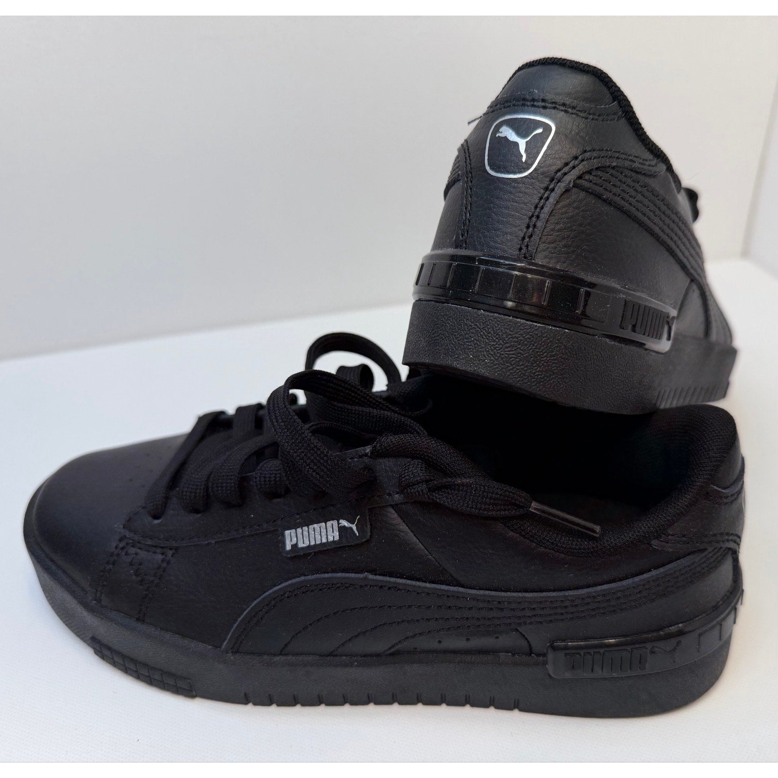 PUMA JADA - WOMENS SIZE 6