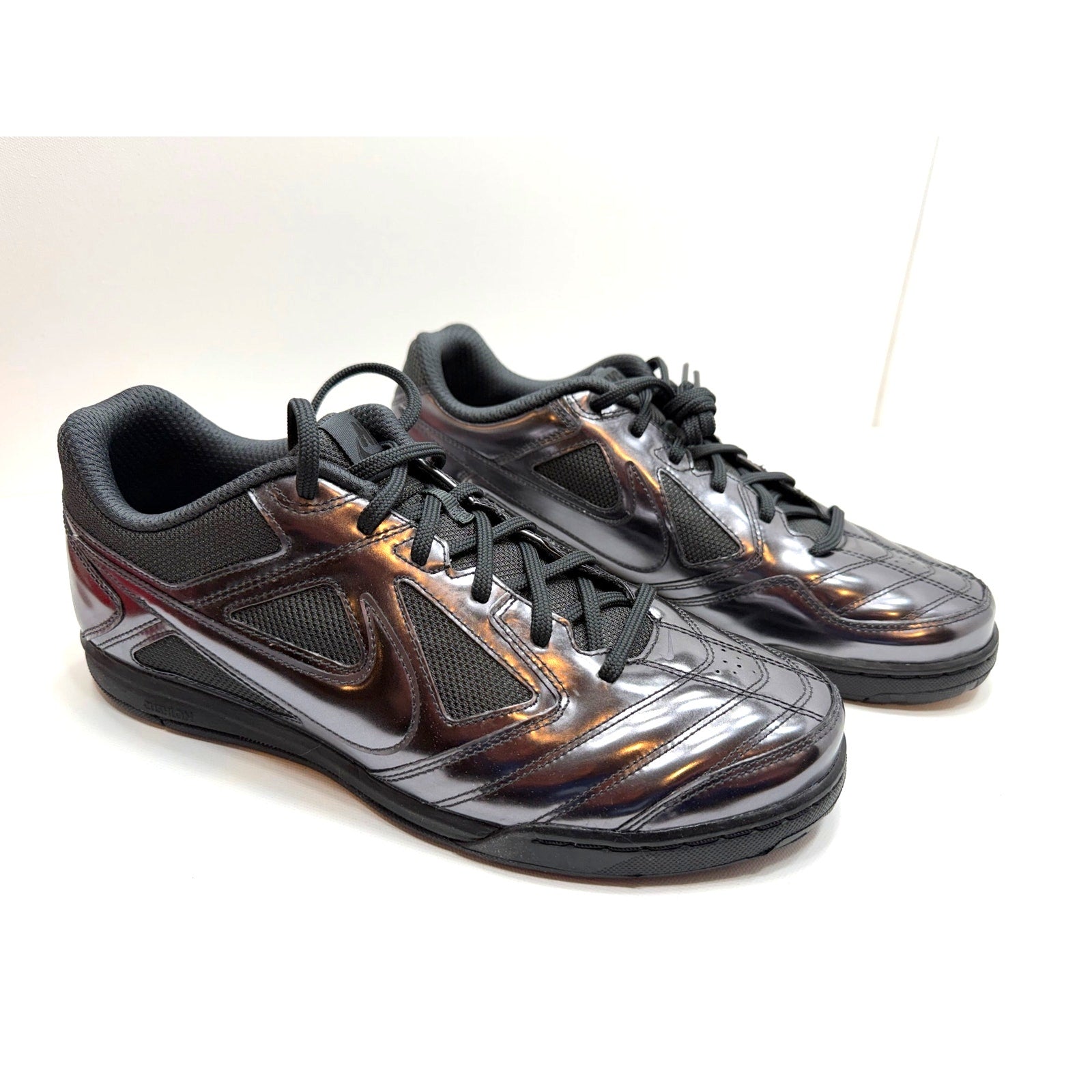 NIKE GATO LV8 - MENS SIZE 10.5