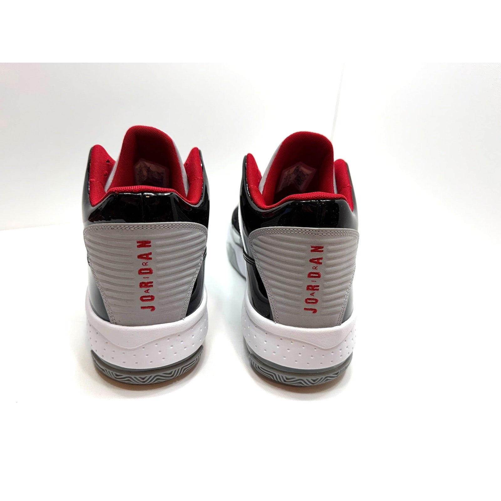 JORDAN MAX AURA 2 MENS SIZE 11