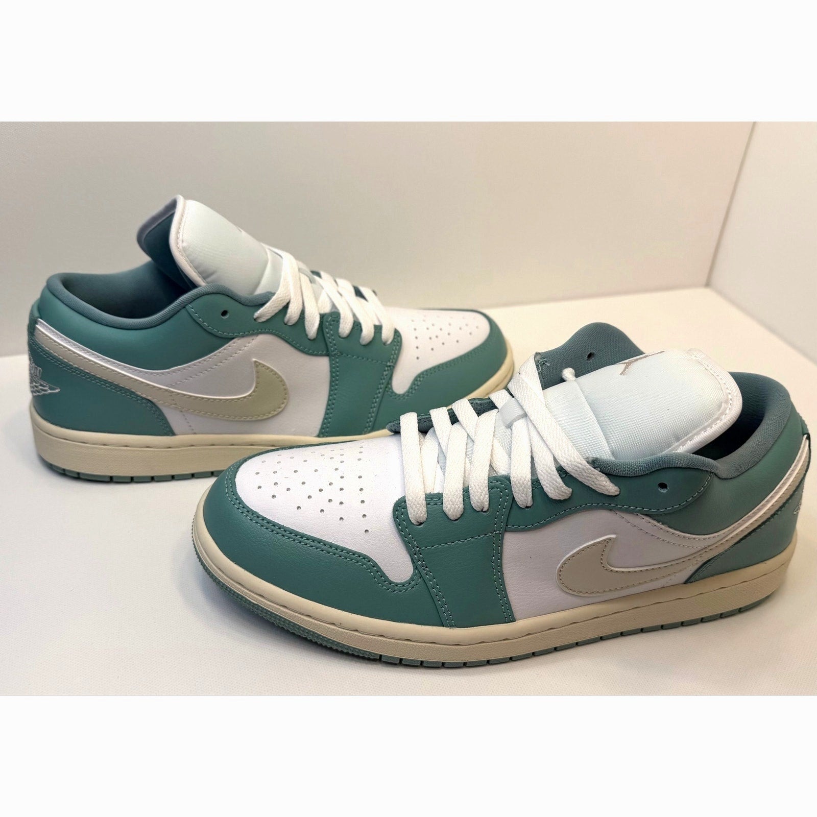 WMNS AIR JORDAN 1 LOW SE - WOMENS SIZE 10