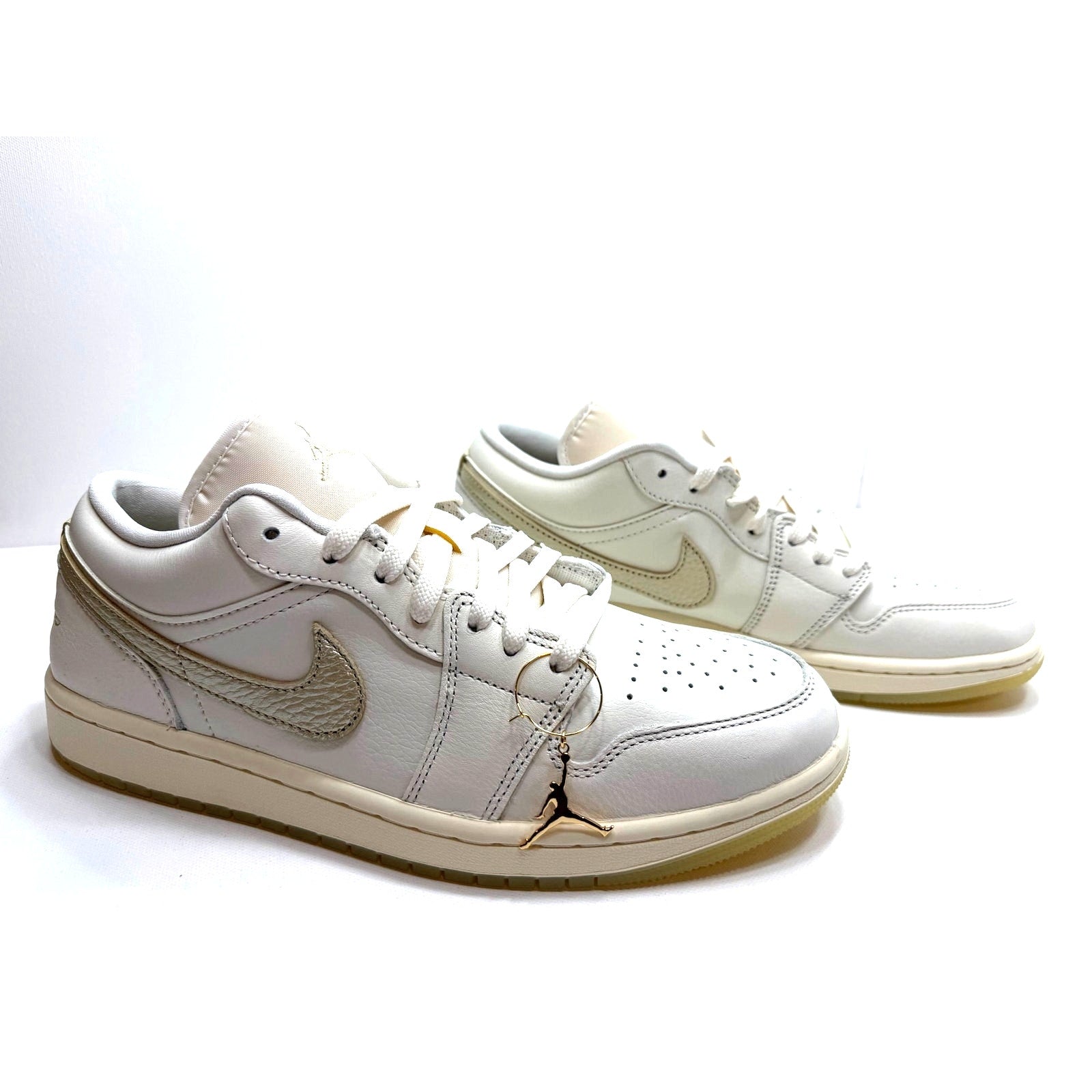 WMNS AIR JORDAN 1 LOW SE WOMENS SIZE 10