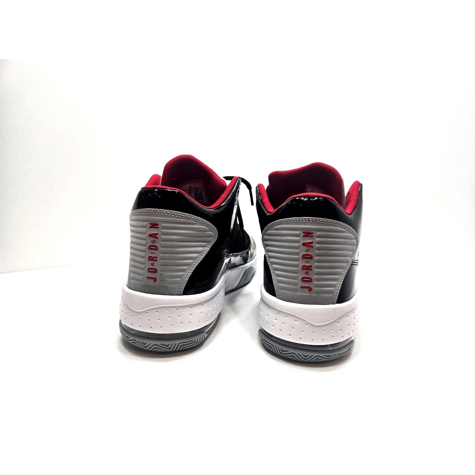 JORDAN MAX AURA 2 - MENS SIZE 10