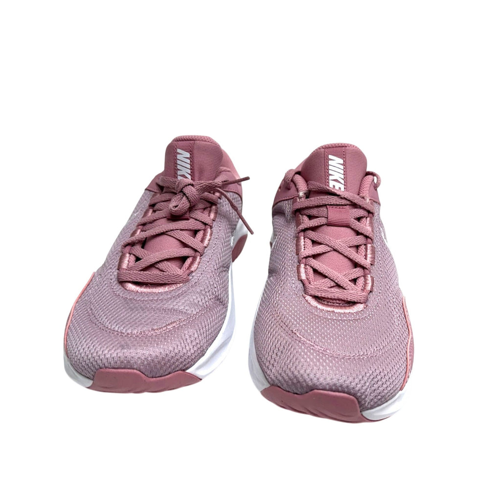W NIKE LEGEND ESSENTIALS 3 - WOMENS SIZE 8.5