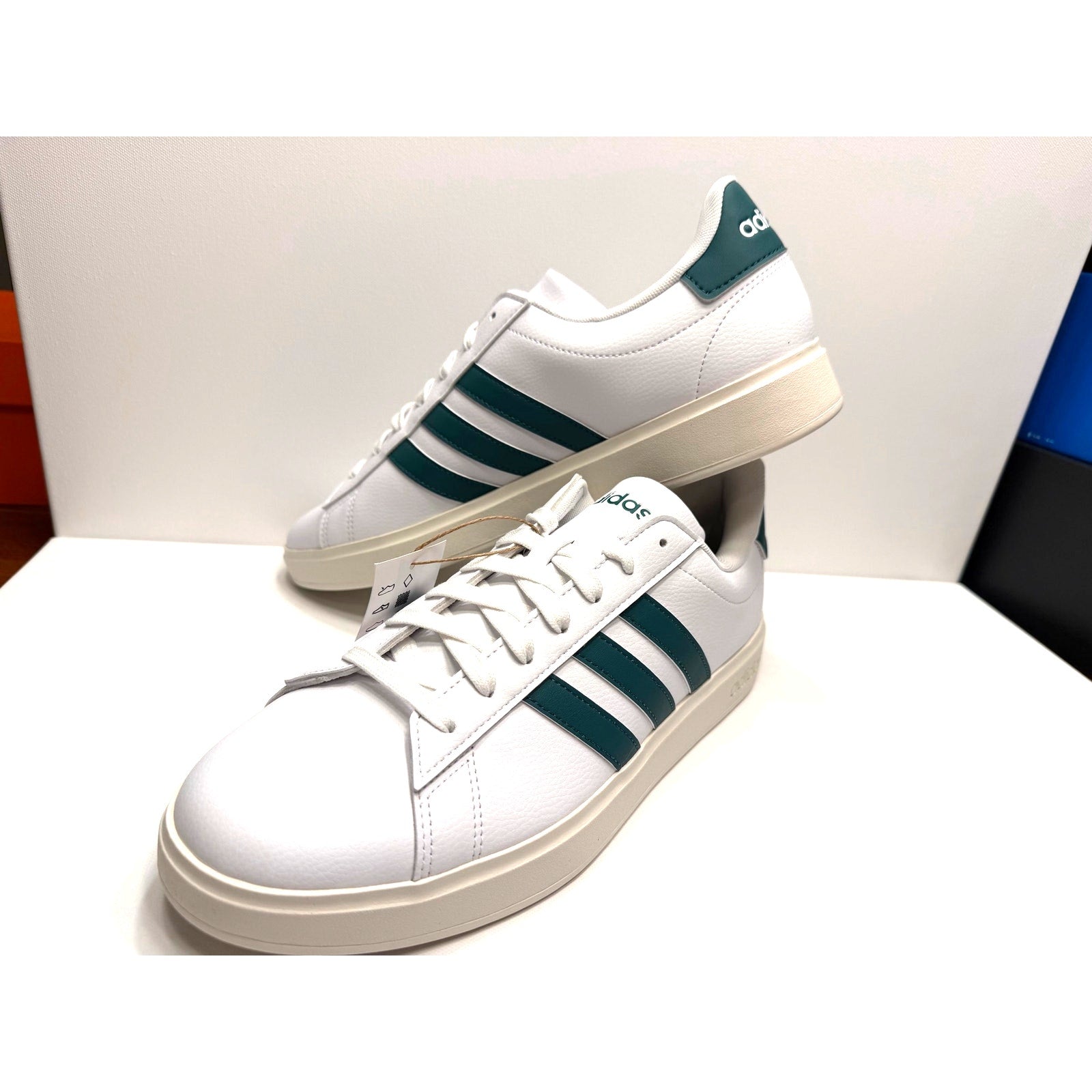ADIDAS GRAND COURT 2.0 - MENS SIZE 11.5