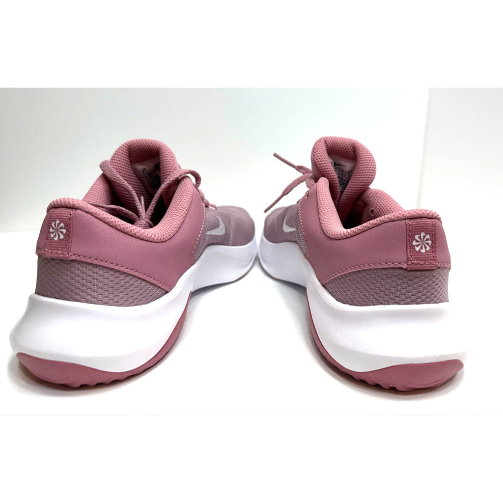W NIKE LEGEND ESSENTIALS 3 - WOMENS SIZE 8.5